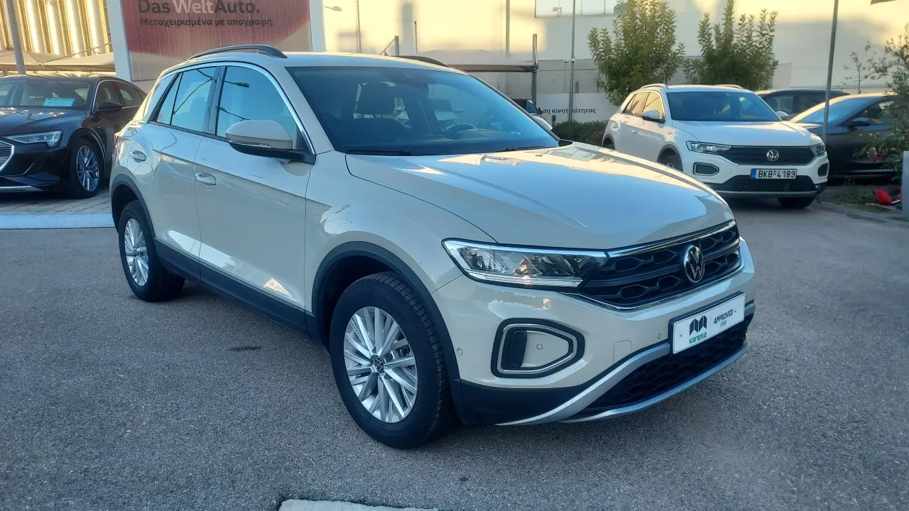 Volkswagen T-Roc - View 2