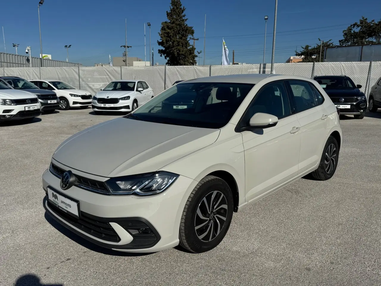 Volkswagen Polo - View 1