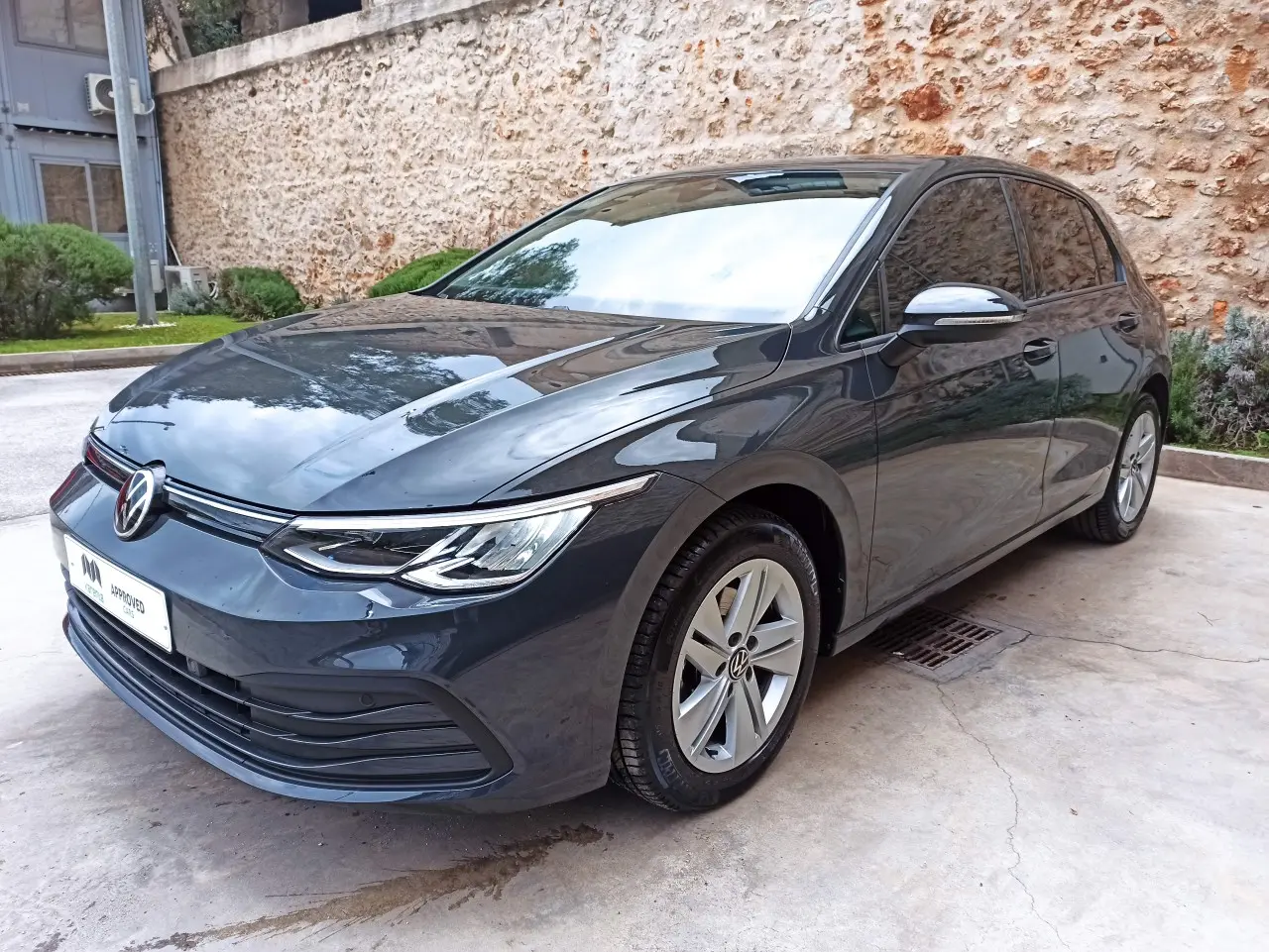 Volkswagen Golf - View 2