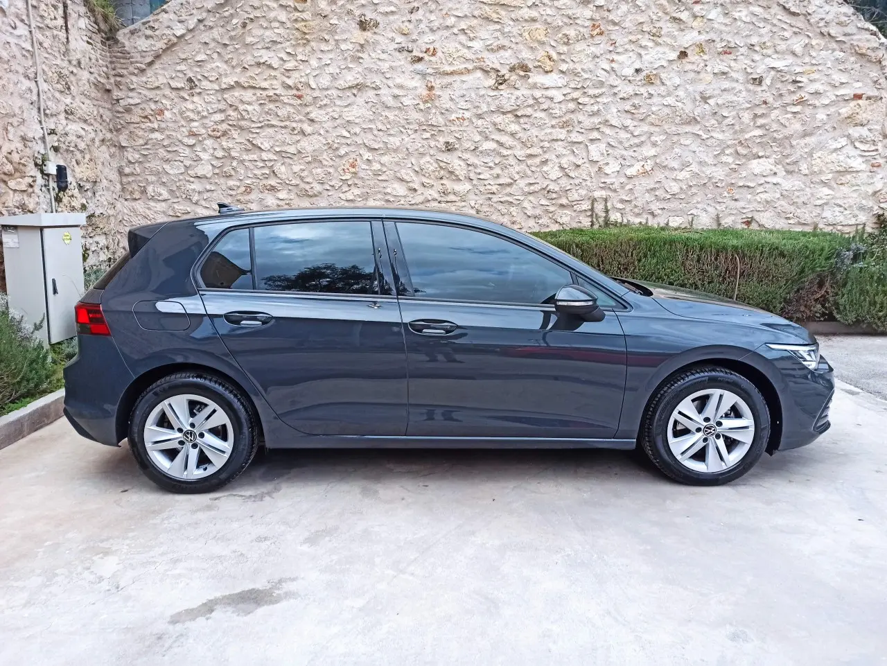 Volkswagen Golf - View 3