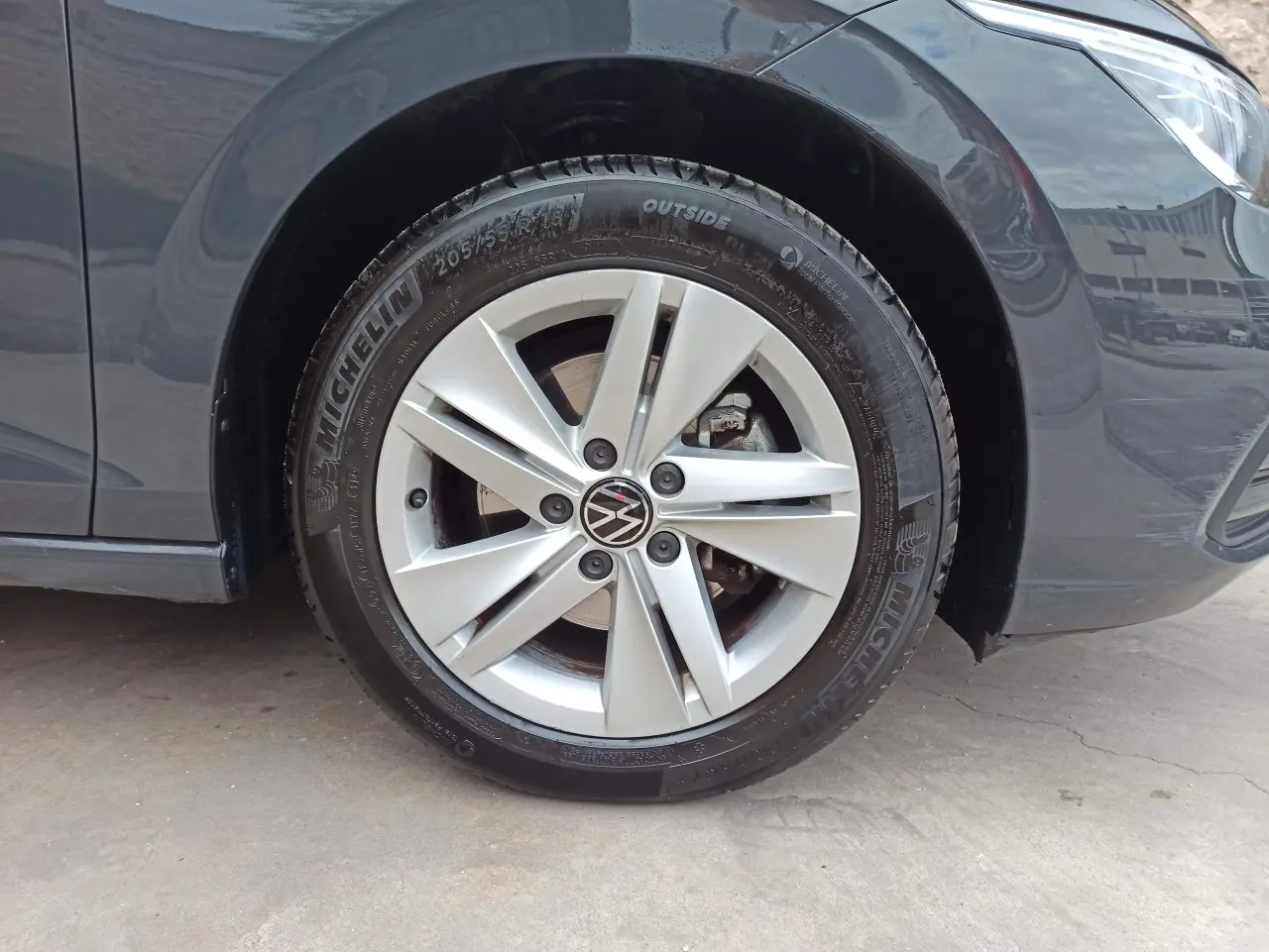 Volkswagen Golf - View 2