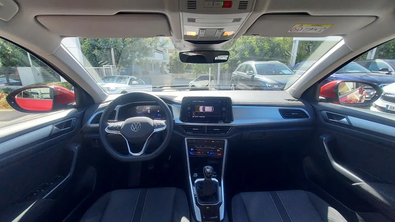 https://cdn.autoq.gr/websites/karenta.gr/images/vehicles/12432/img_12432_11251.jpg
