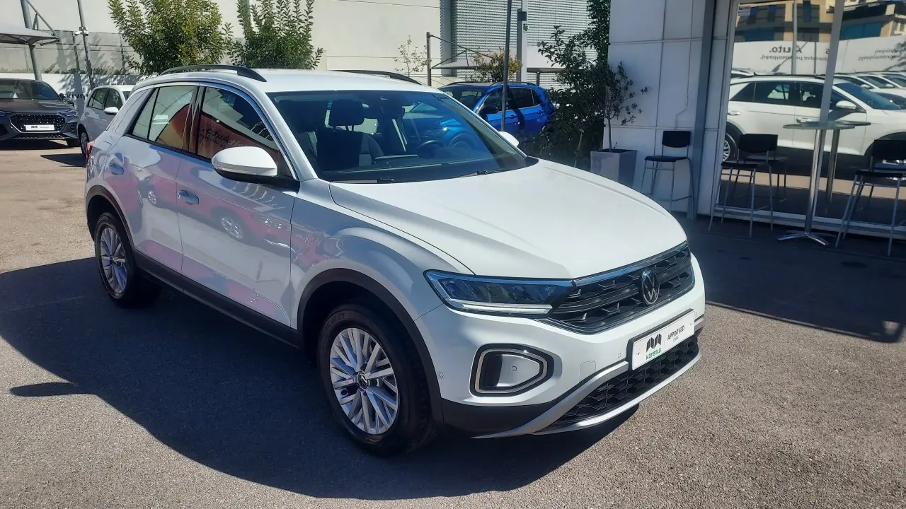 Volkswagen T-Roc - View 2