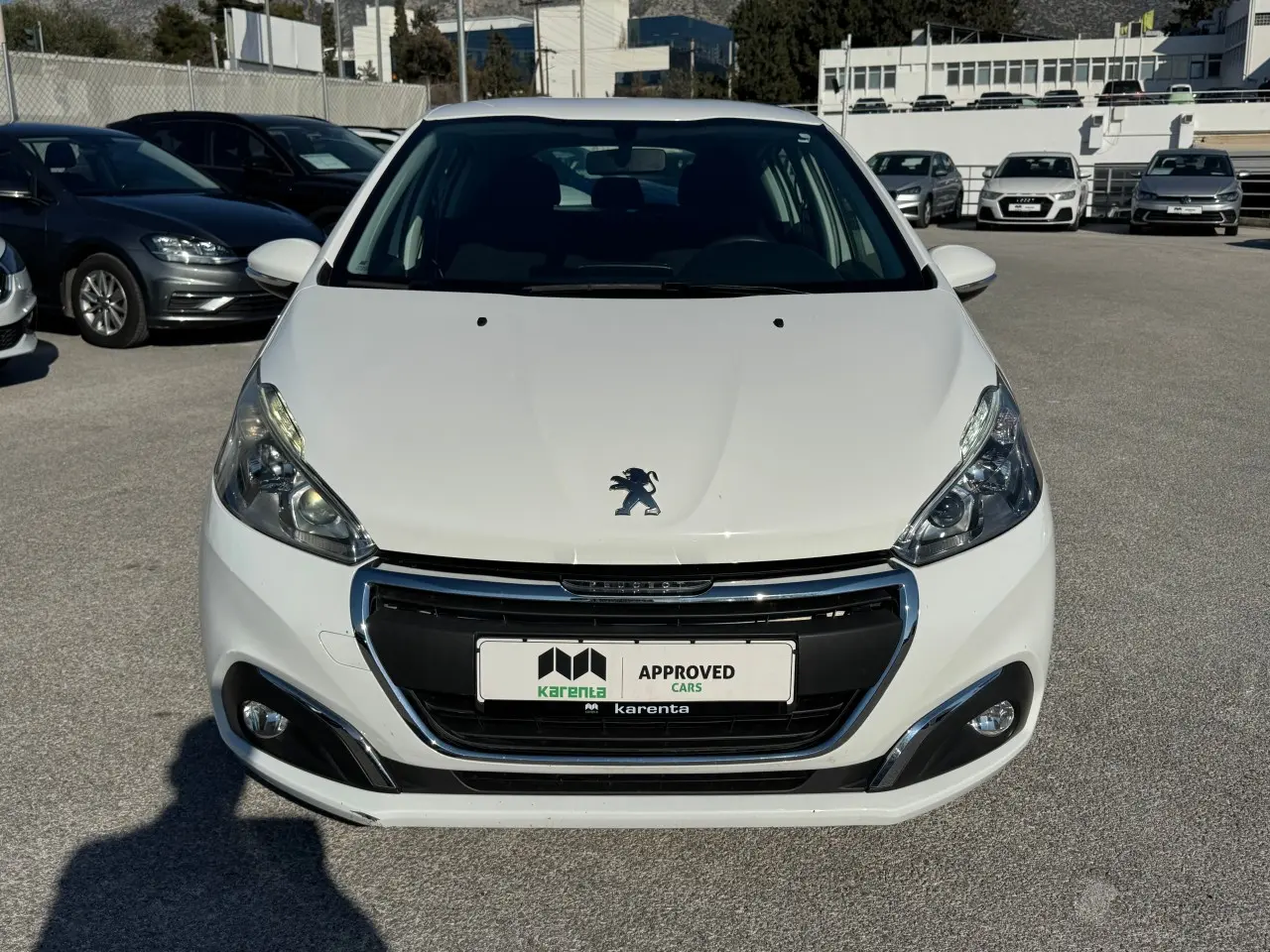 Peugeot 208 - View 2