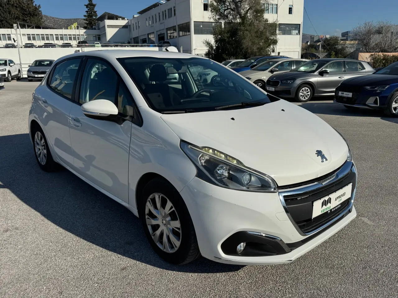 Peugeot 208 - View 3