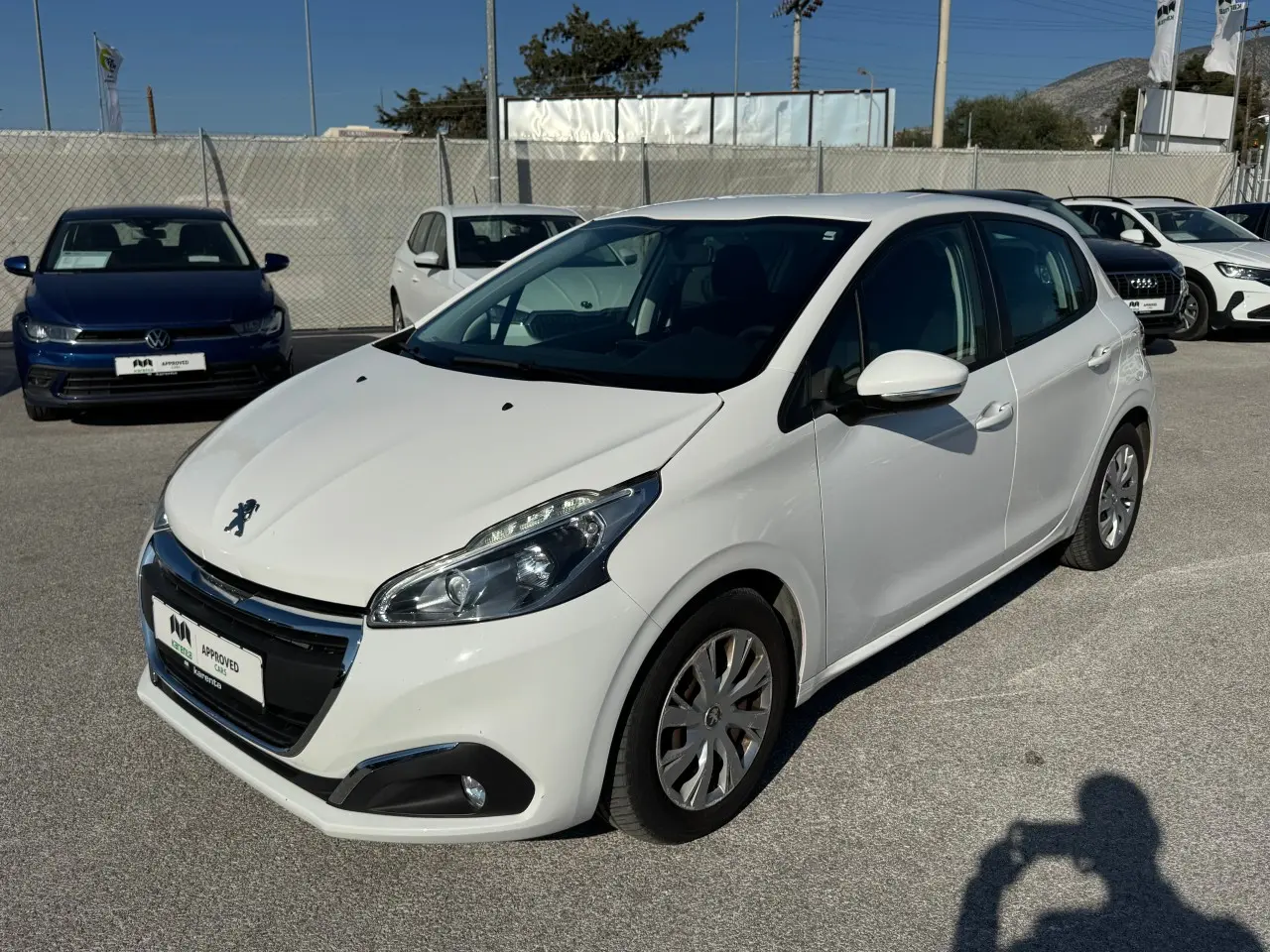 Peugeot 208 - View 1