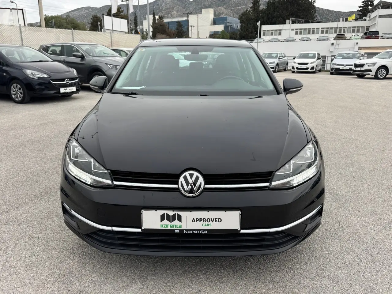 Volkswagen Golf - View 2