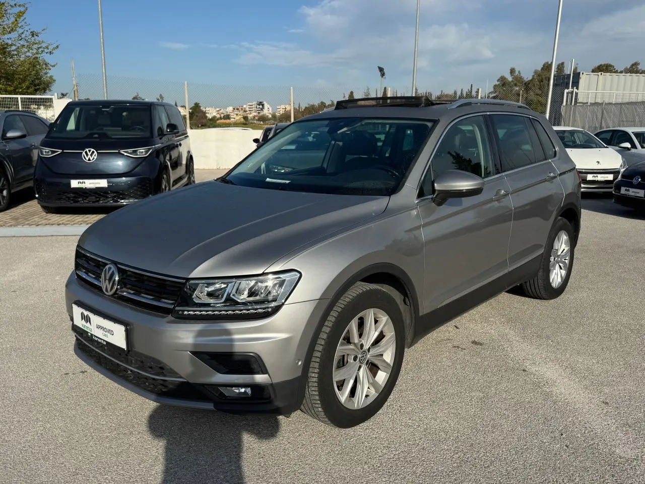 Volkswagen Tiguan - View 1