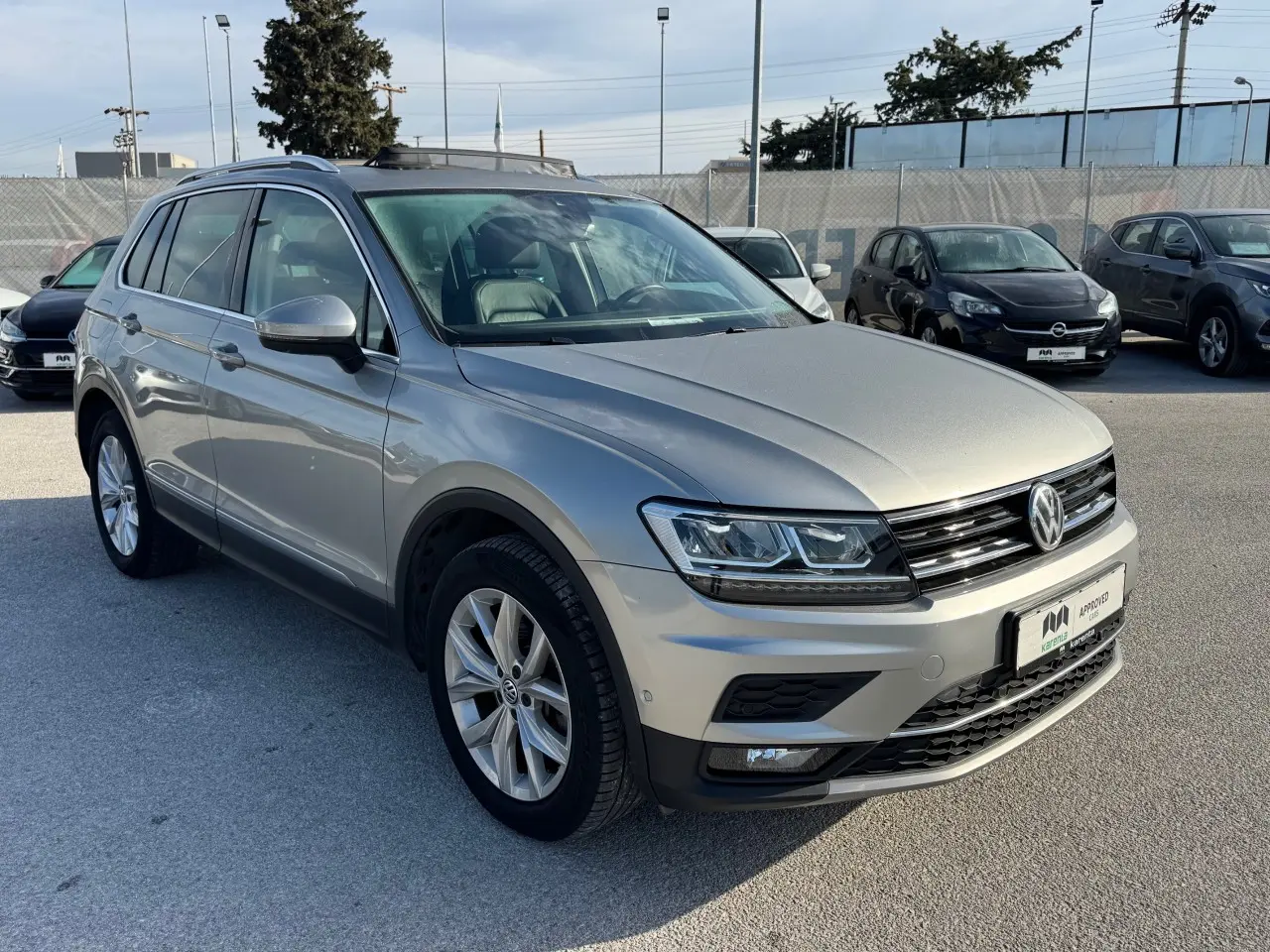 Volkswagen Tiguan - View 3