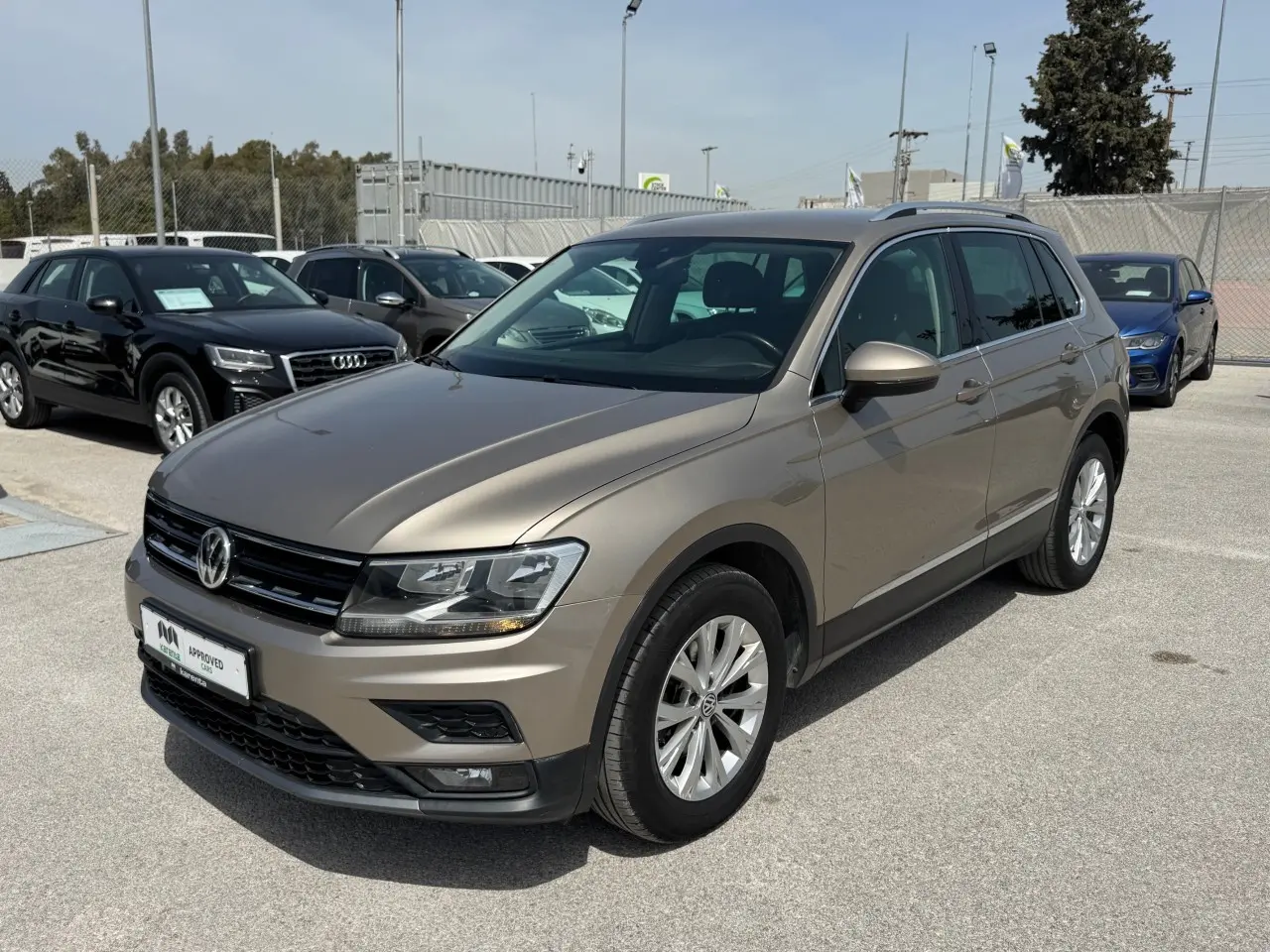 Volkswagen Tiguan - View 1
