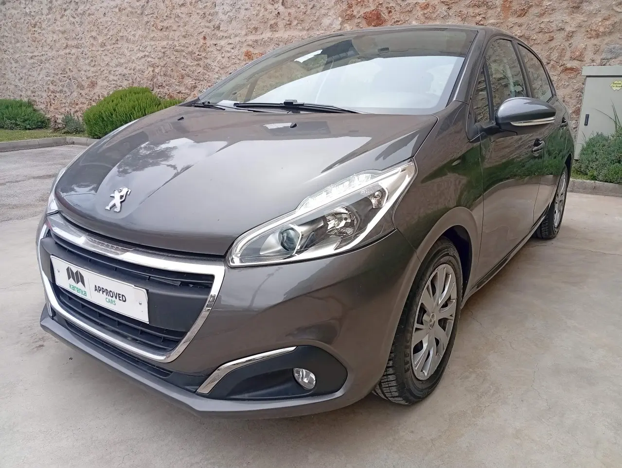 Peugeot 208 - View 3