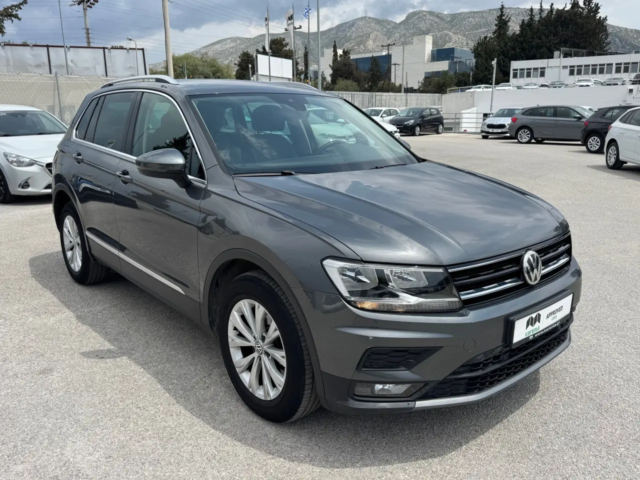 Volkswagen Tiguan - View 3