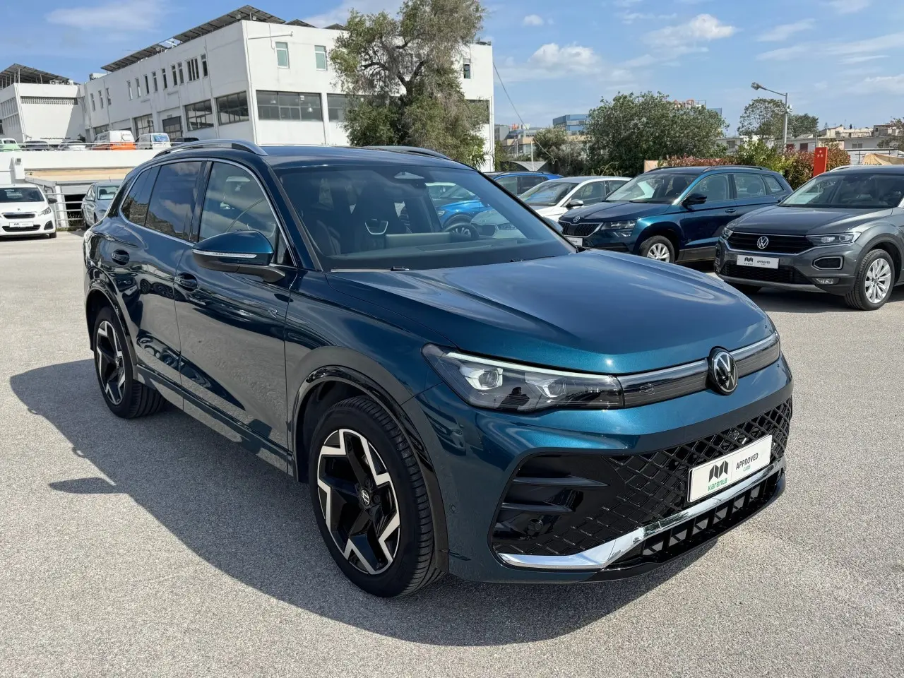 Volkswagen Tiguan - View 3