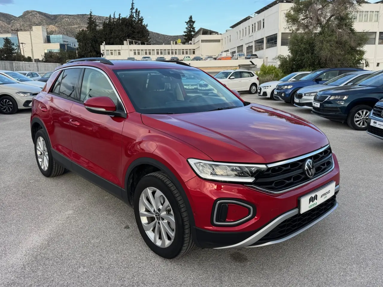 Volkswagen T-Roc - View 2