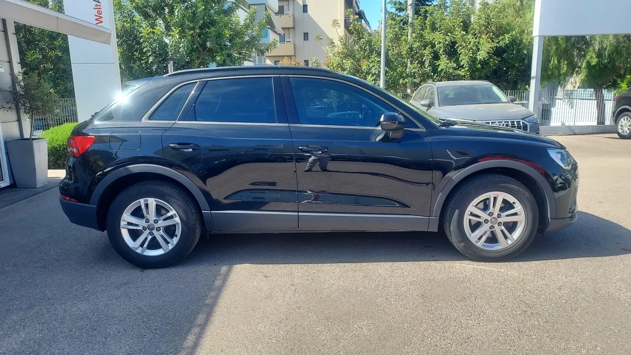 Audi Q3 - View 3
