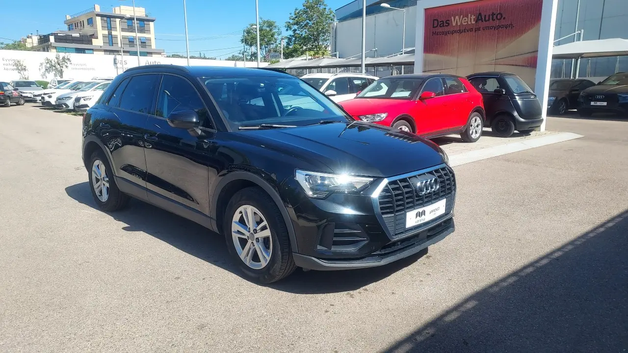 Audi Q3 - View 2