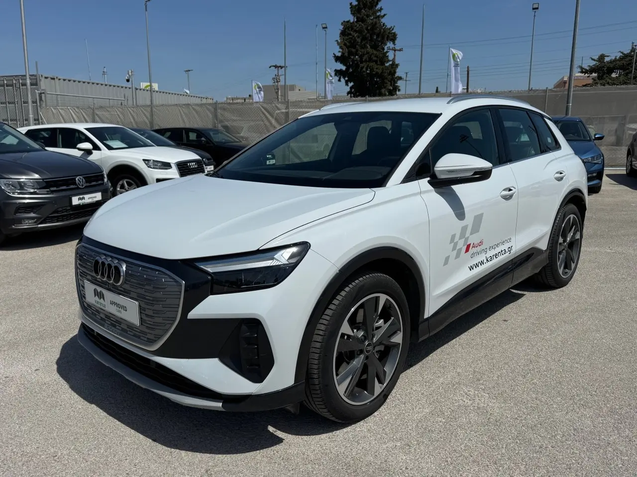 Audi e-tron - View 1