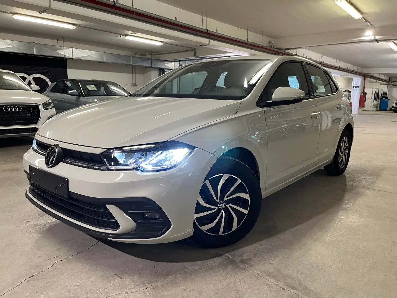 Volkswagen Polo - View 1