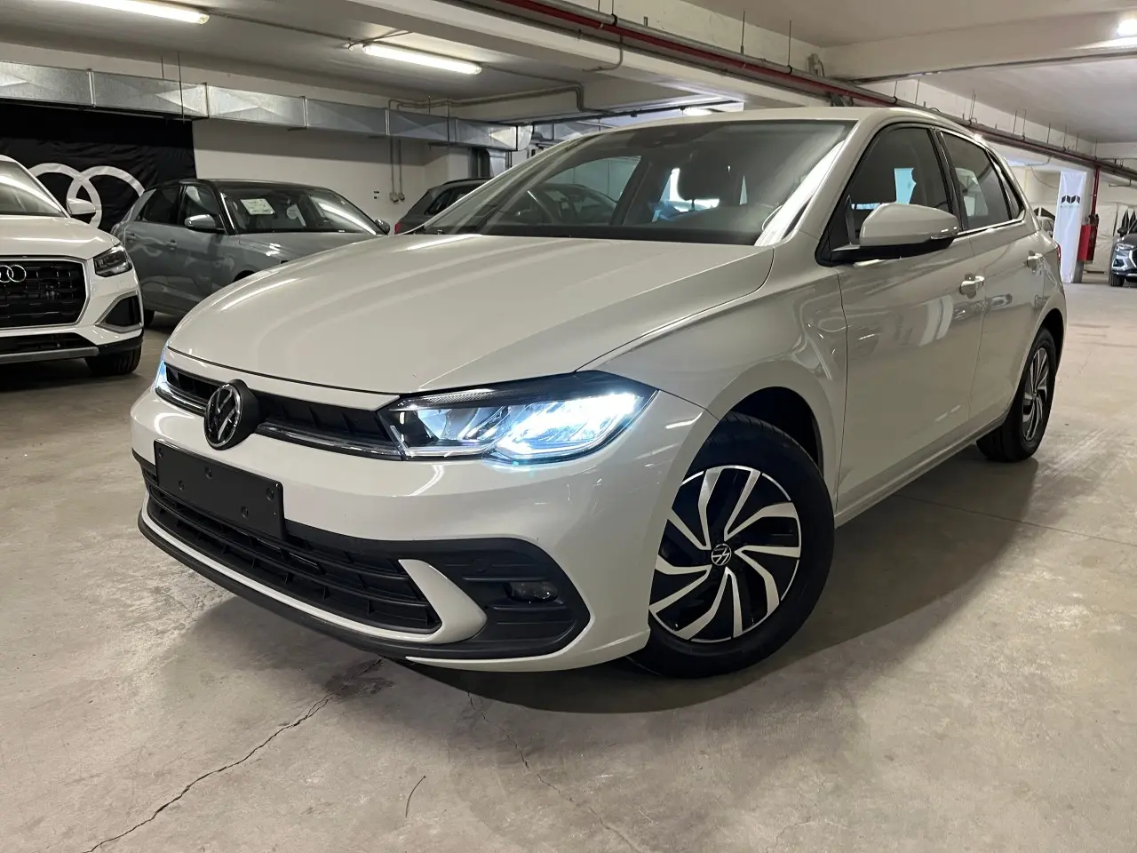 Volkswagen Polo - View 1