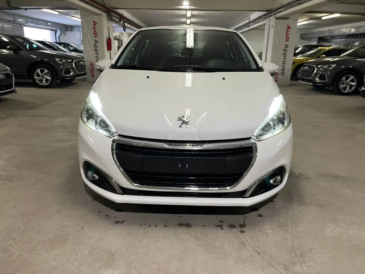 Peugeot 208 - View 2