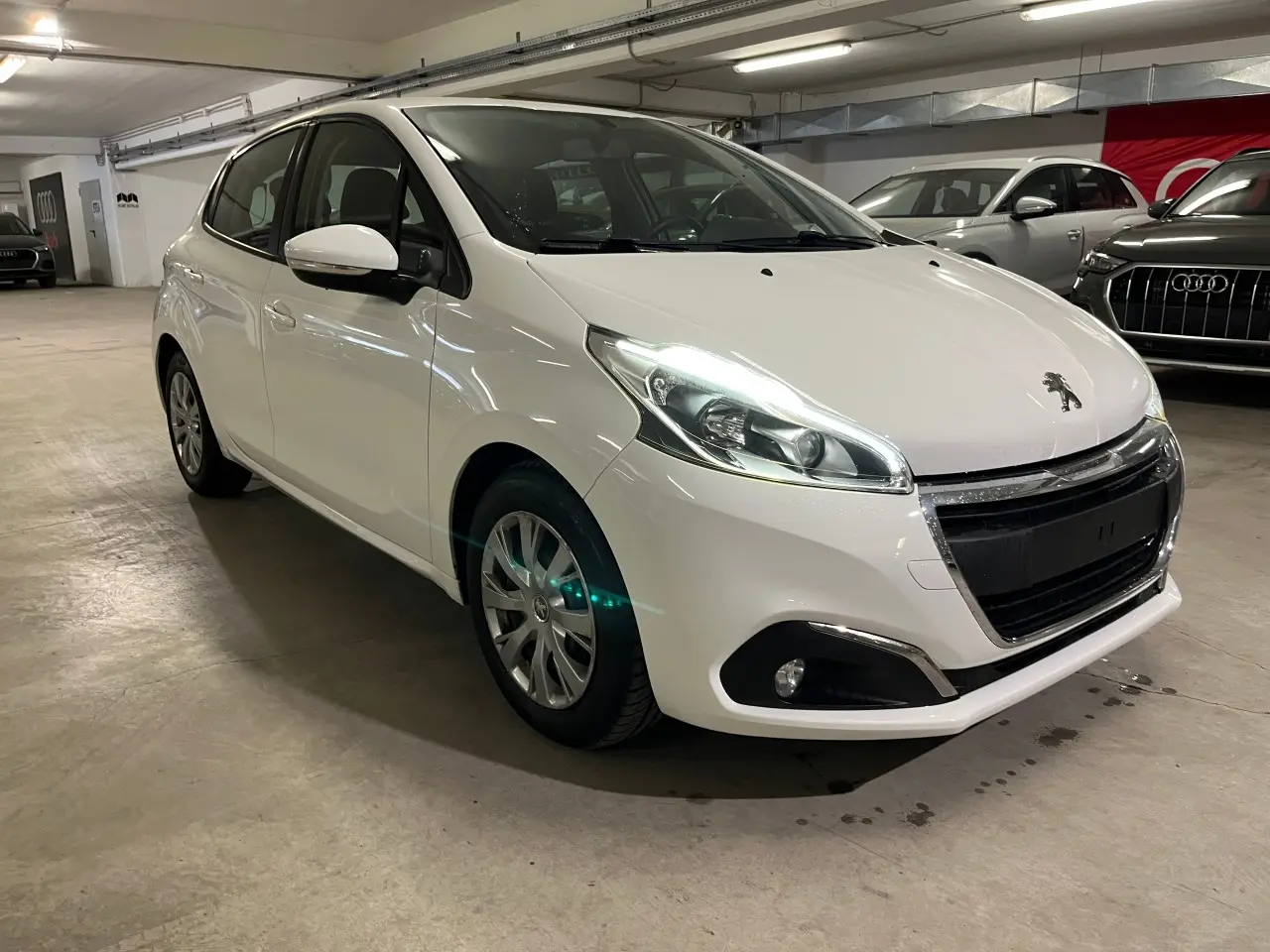Peugeot 208 - View 3