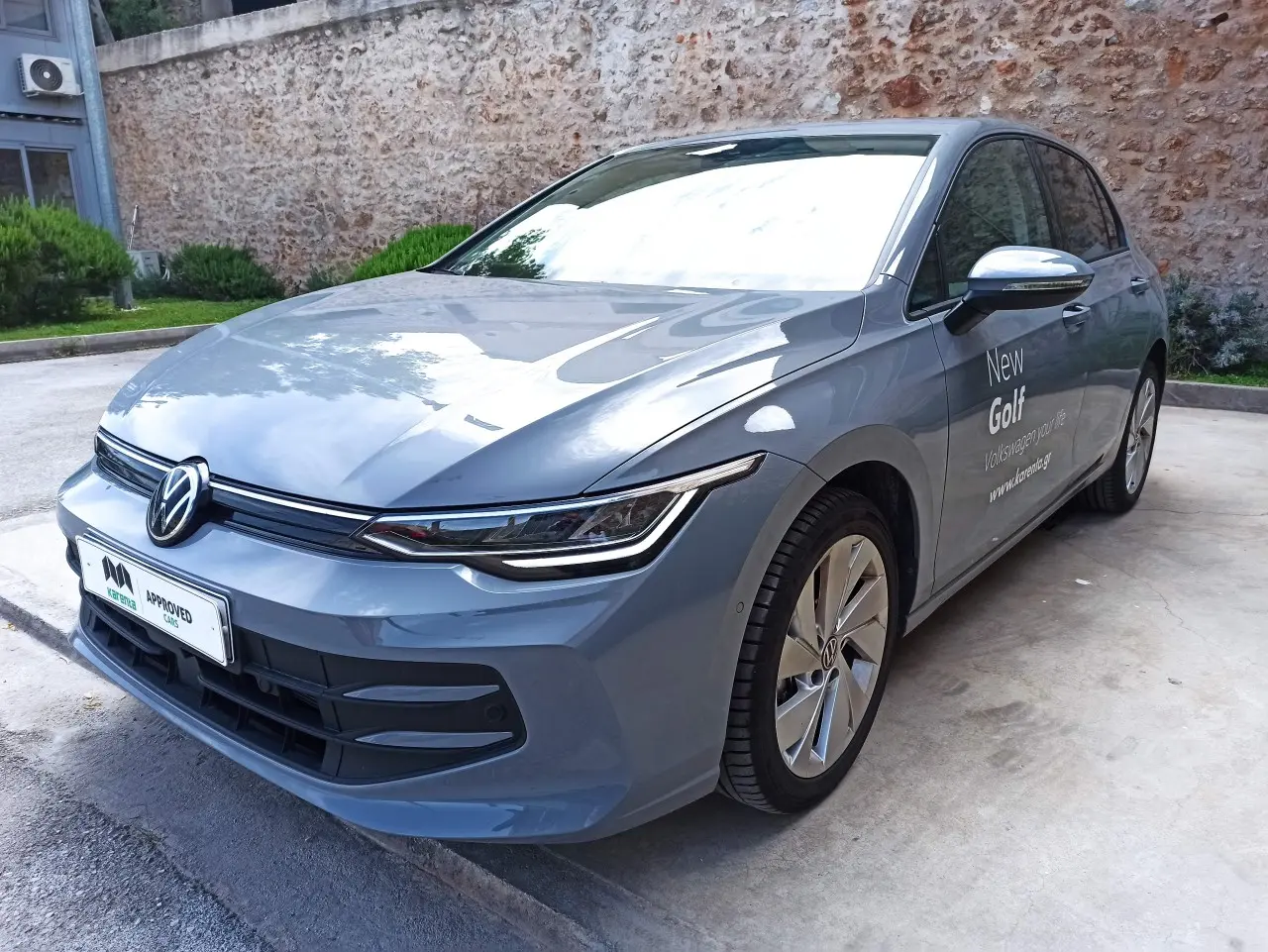 Volkswagen Golf - View 2