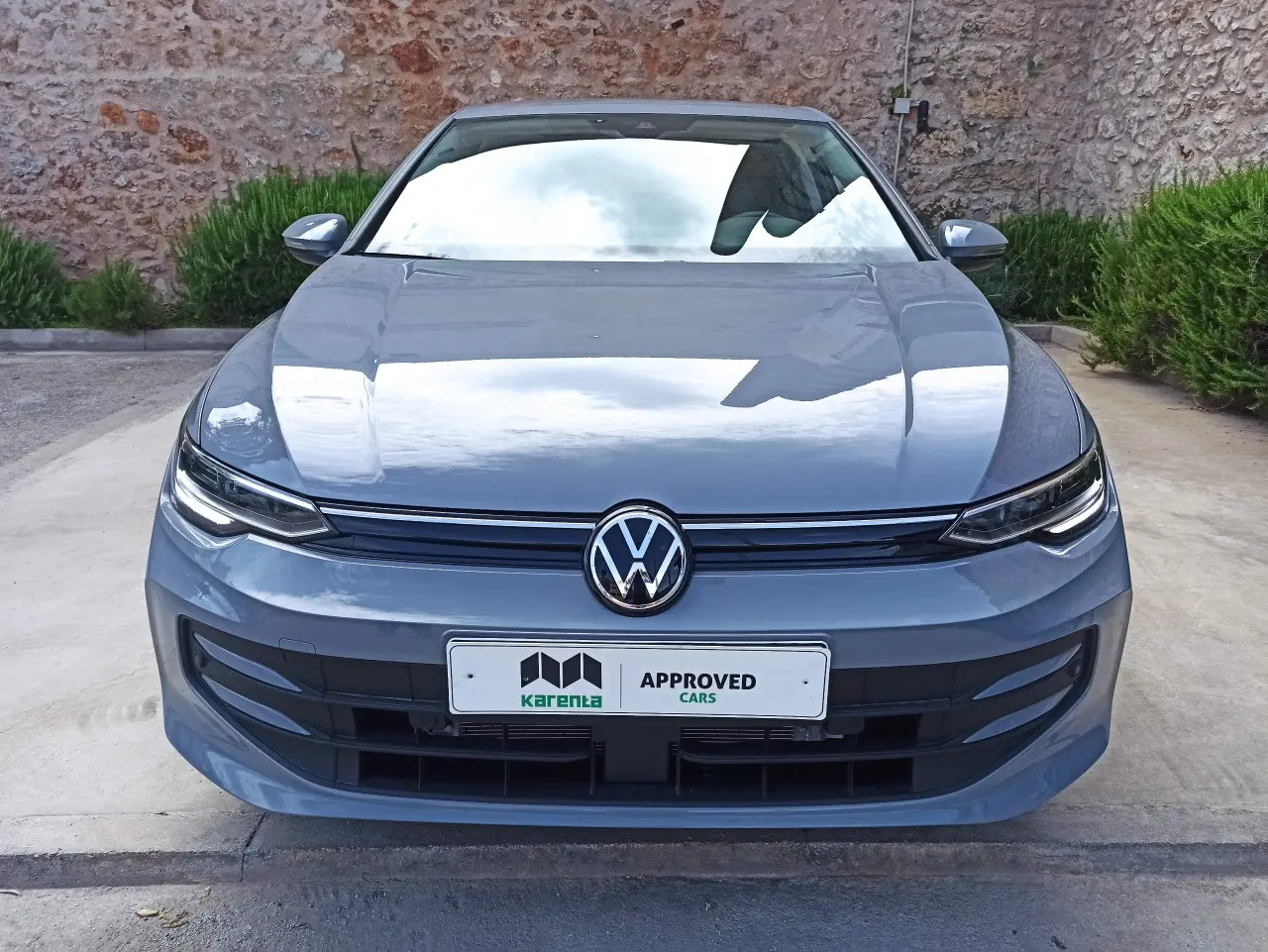 Volkswagen Golf - View 1