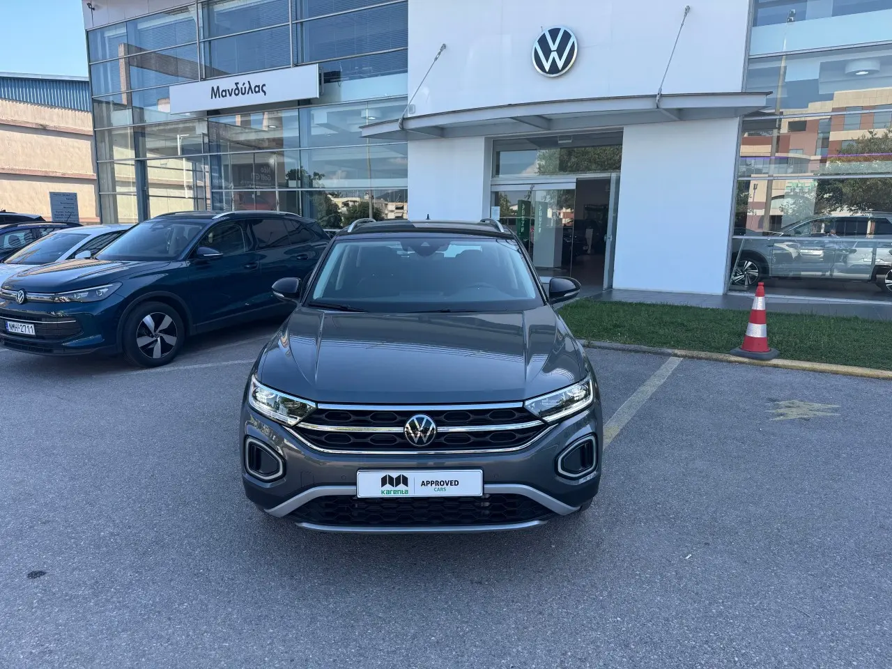 Volkswagen T-Roc - View 2