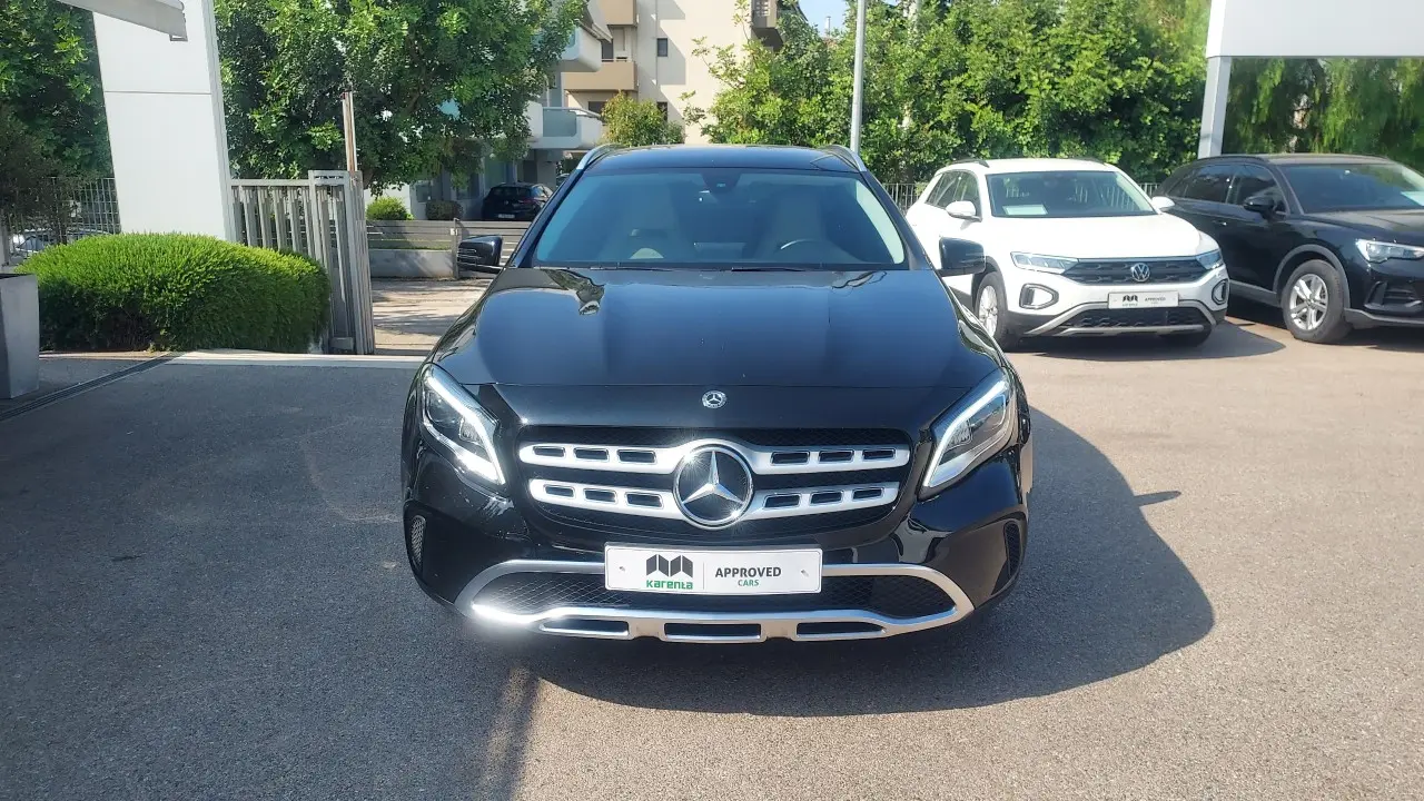 Mercedes-Benz GLA - View 3