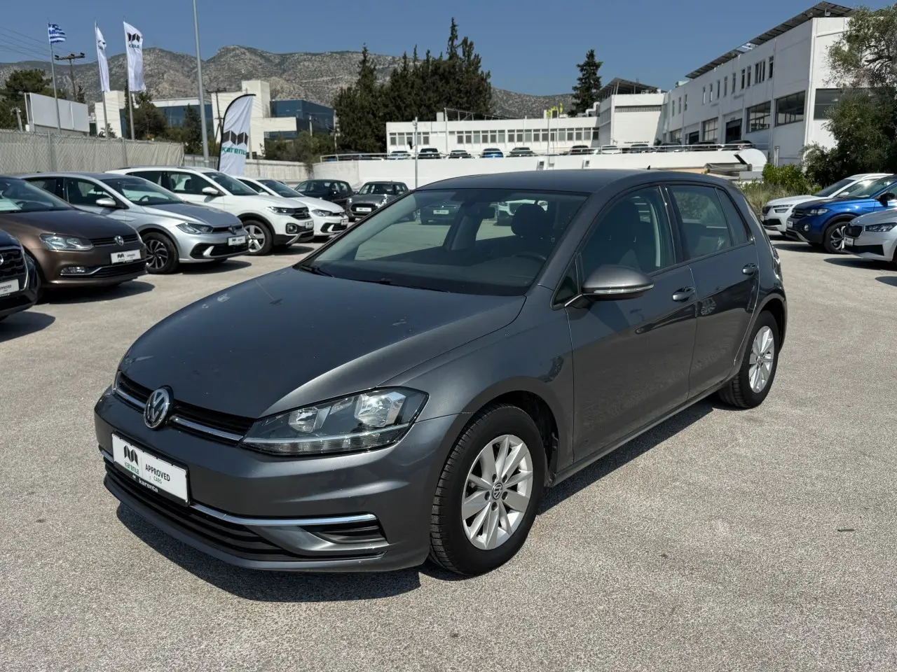 Volkswagen Golf - View 1