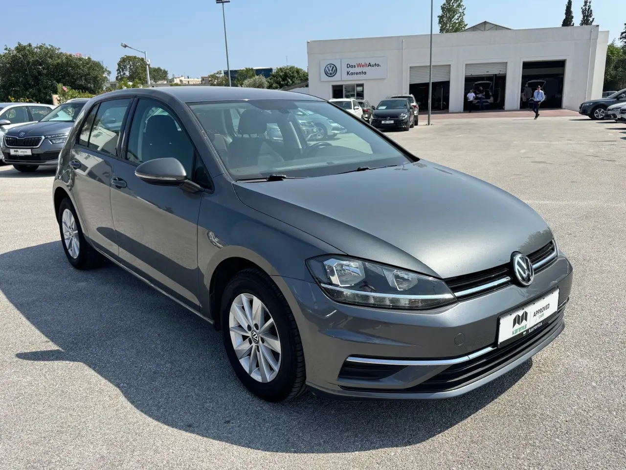 Volkswagen Golf - View 3