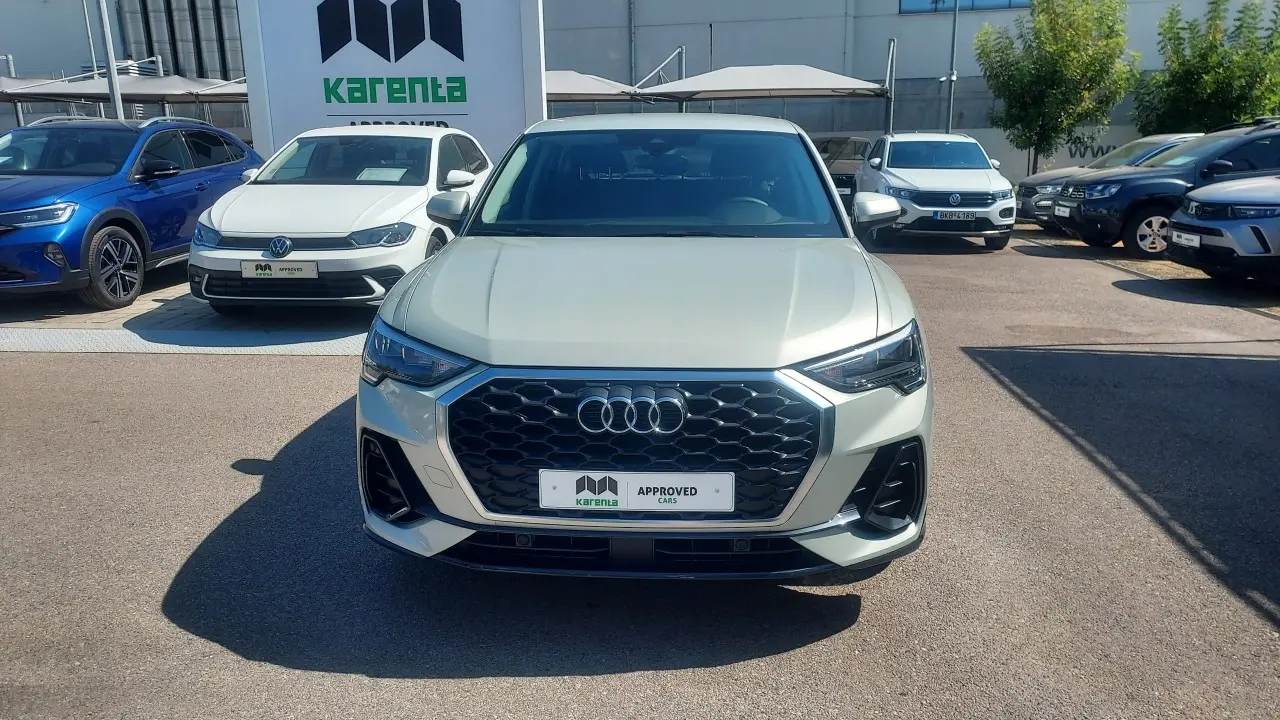 Audi Q3 - View 3