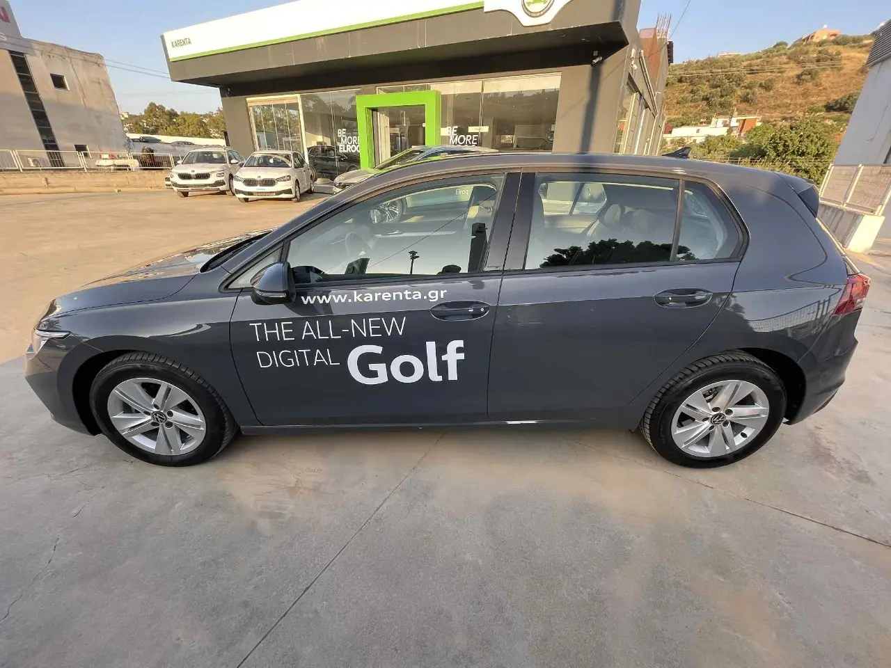 Volkswagen Golf - View 2