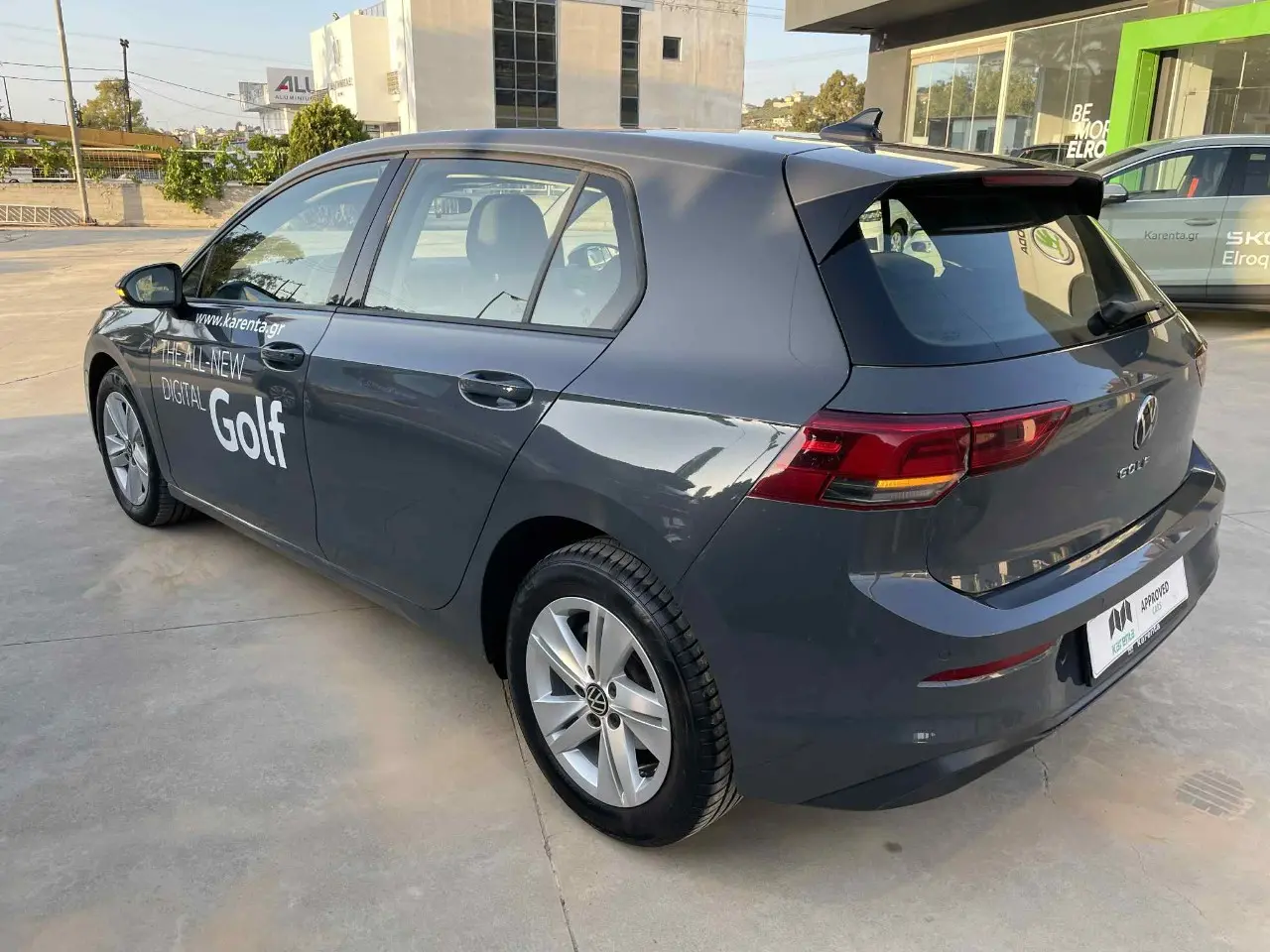 Volkswagen Golf - View 3