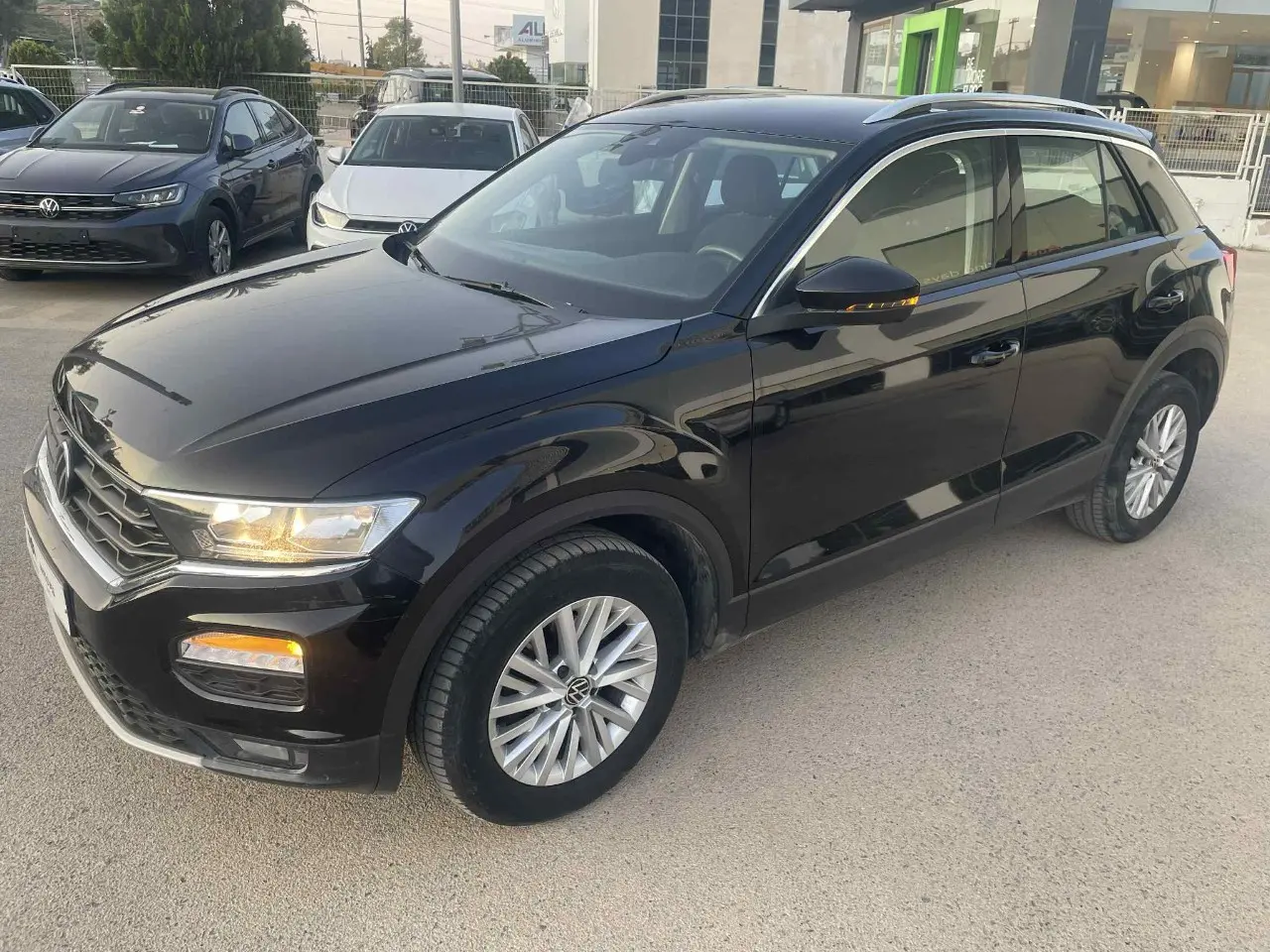 Volkswagen T-Roc - View 2