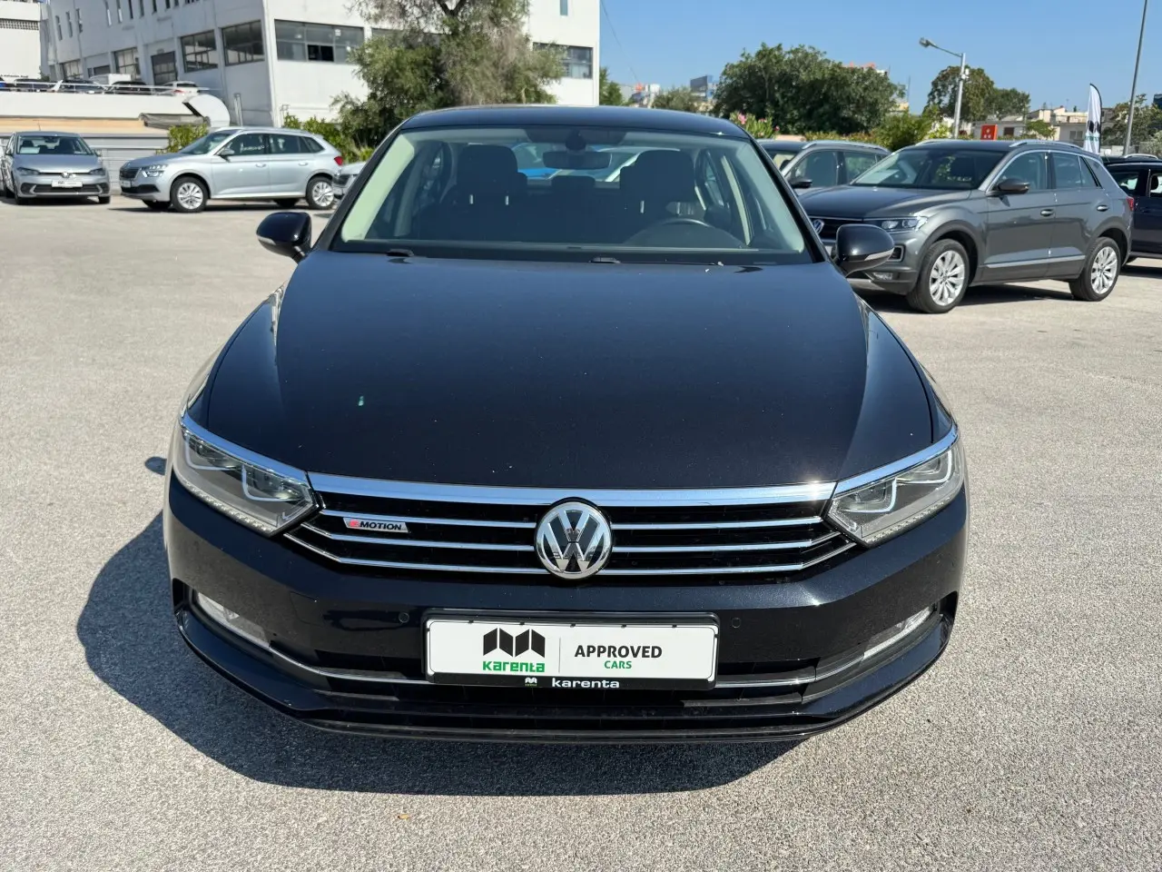 Volkswagen Passat - View 2