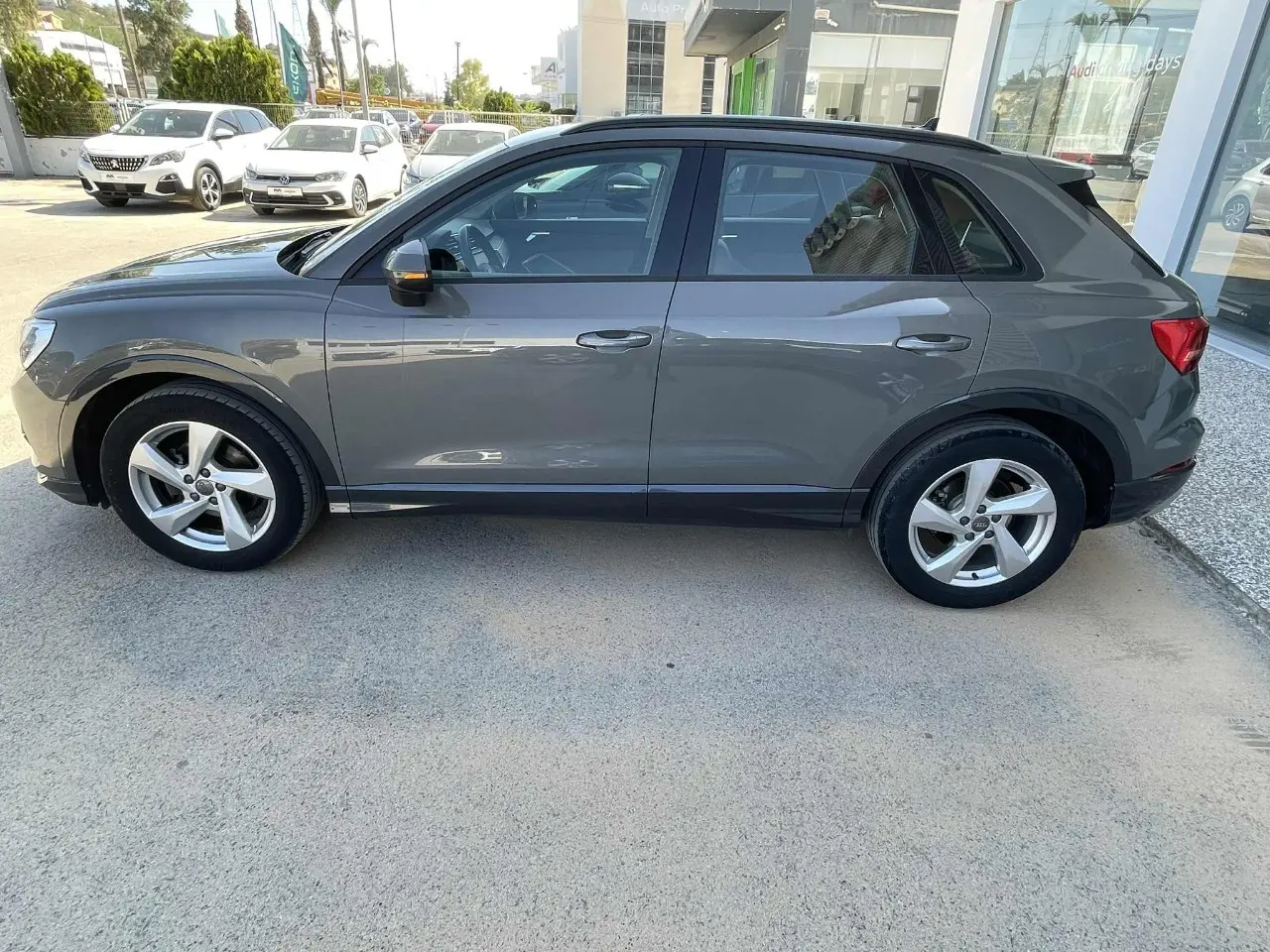Audi Q3 - View 3