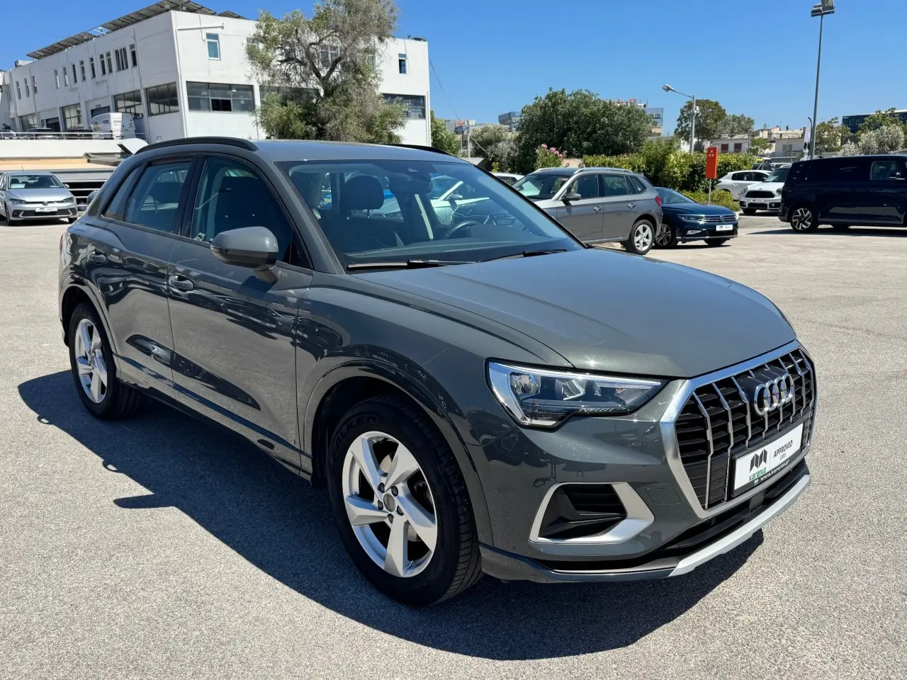 Audi Q3 - View 3