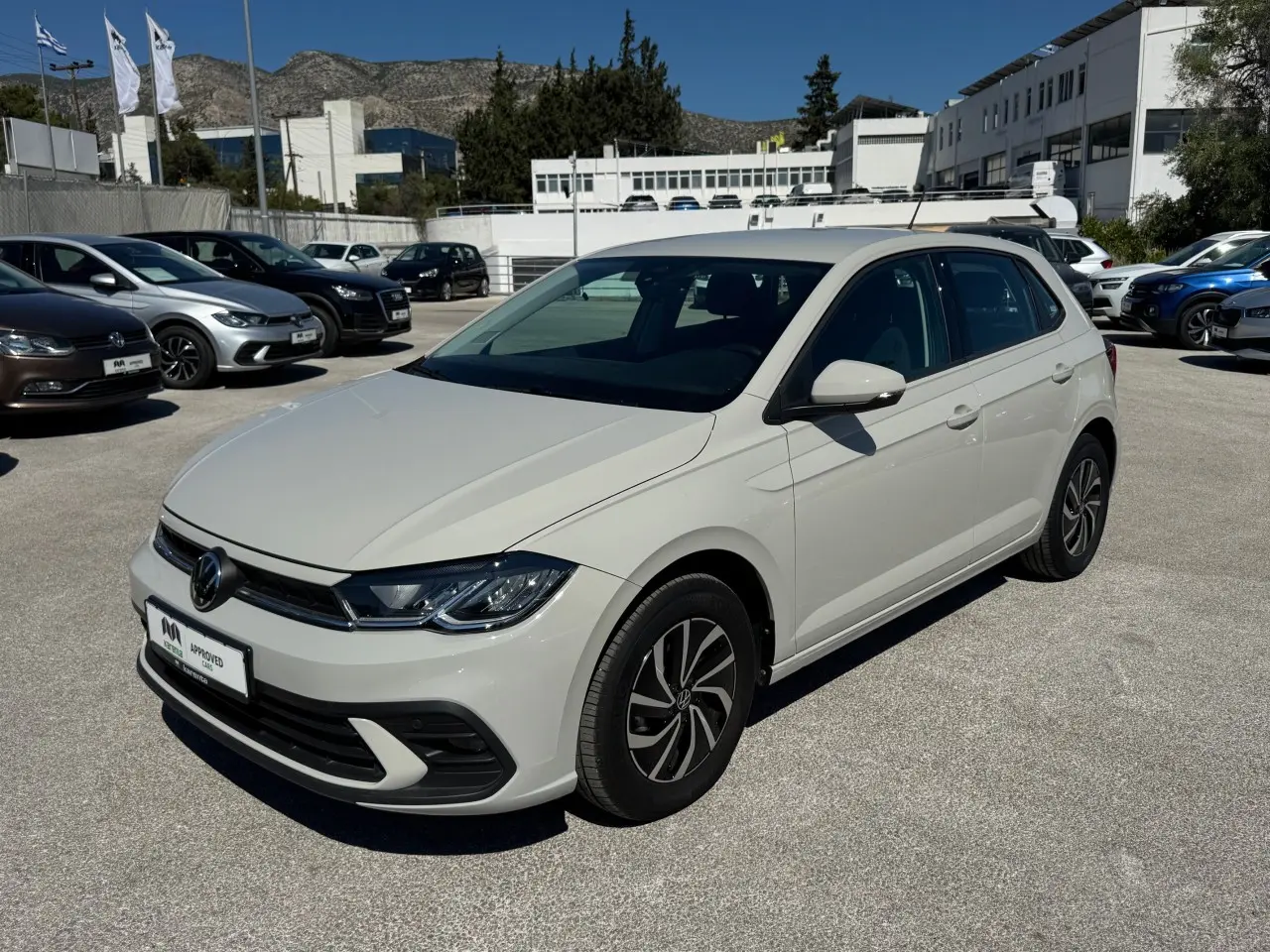 Volkswagen Polo - View 1