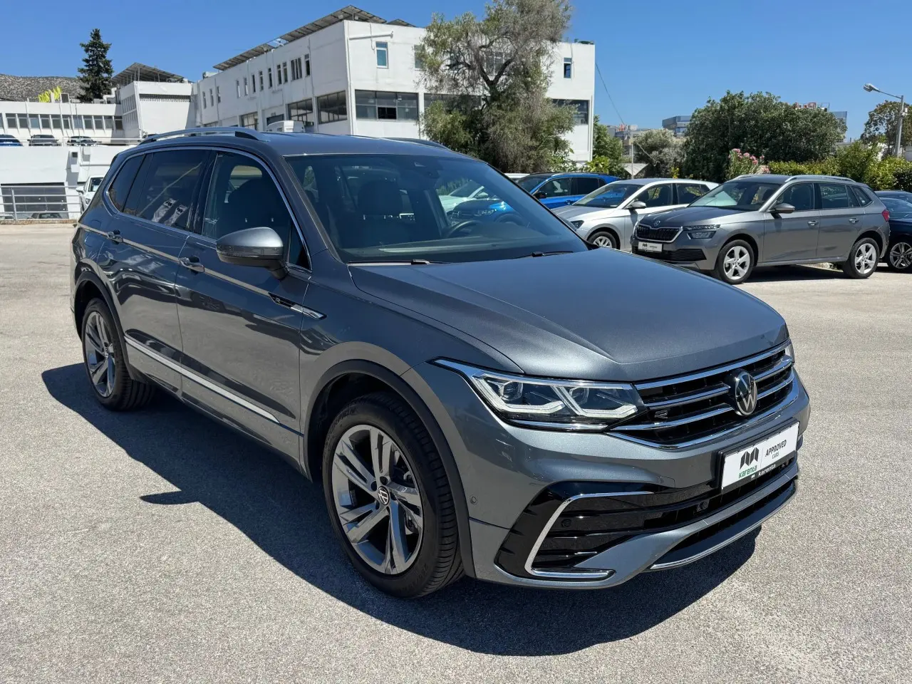 Volkswagen Tiguan - View 3