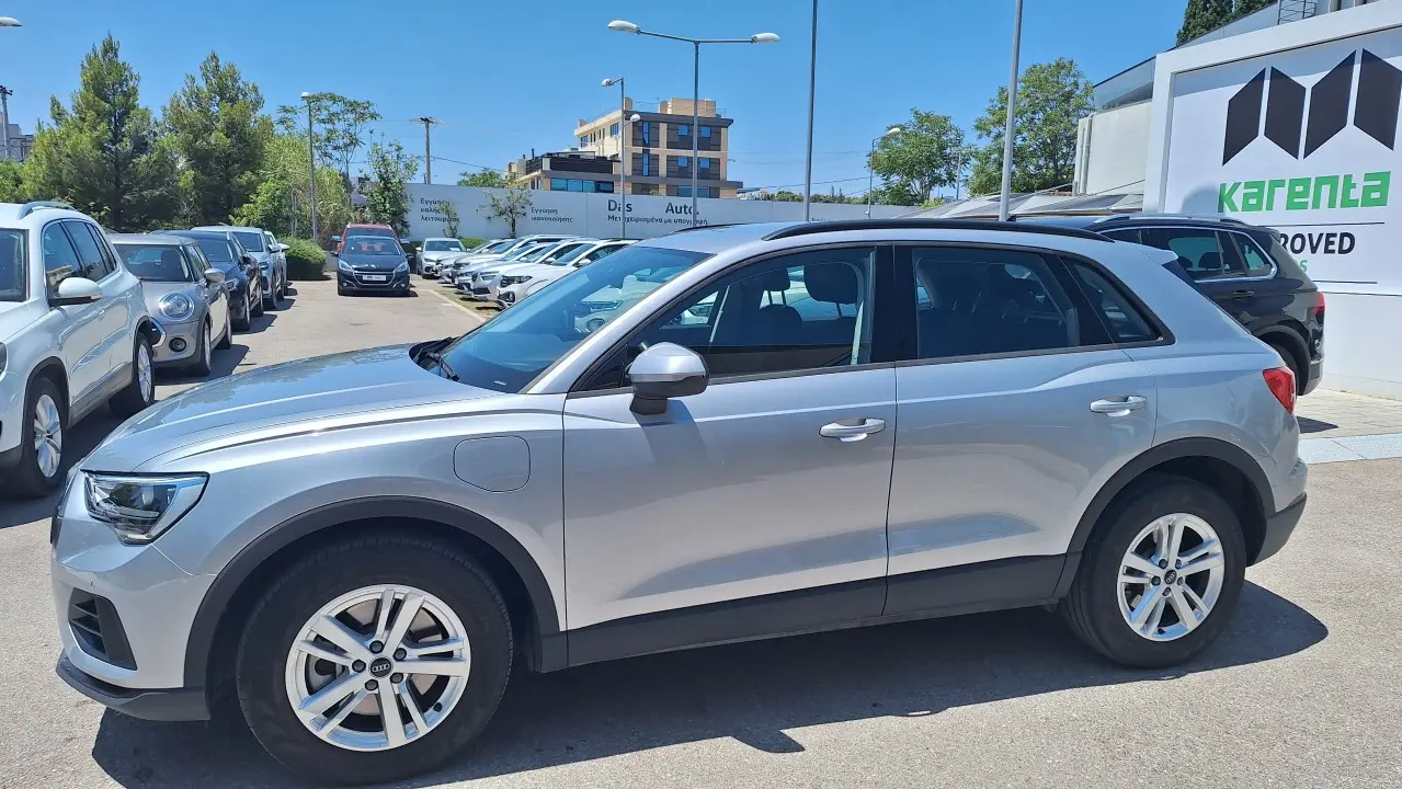 Audi Q3 - View 2