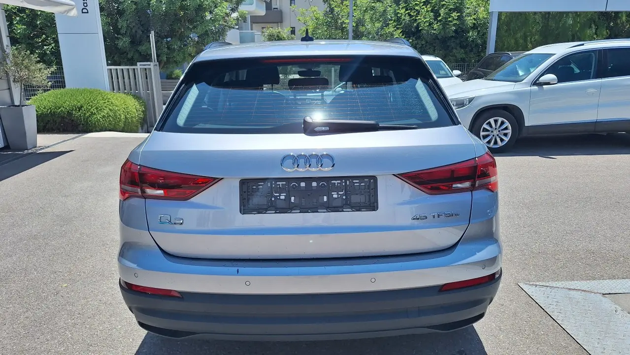 Audi Q3 - View 3