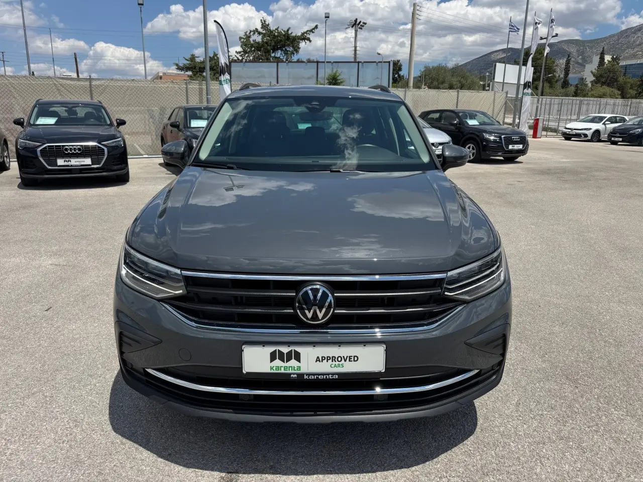Volkswagen Tiguan - View 2