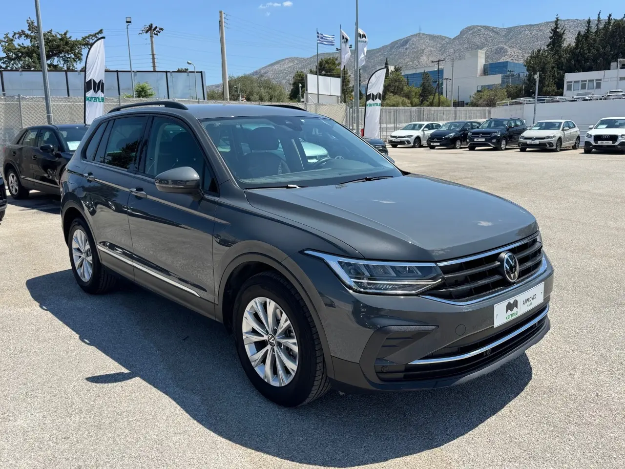 Volkswagen Tiguan - View 3