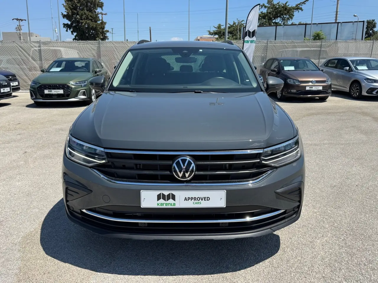 Volkswagen Tiguan - View 2