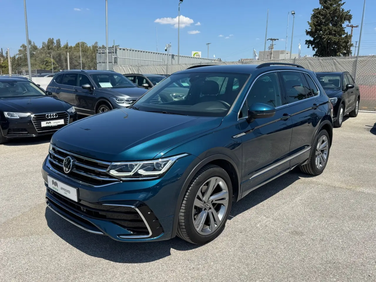 Volkswagen Tiguan - View 1