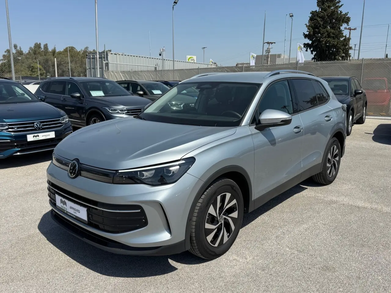 Volkswagen Tiguan - View 1