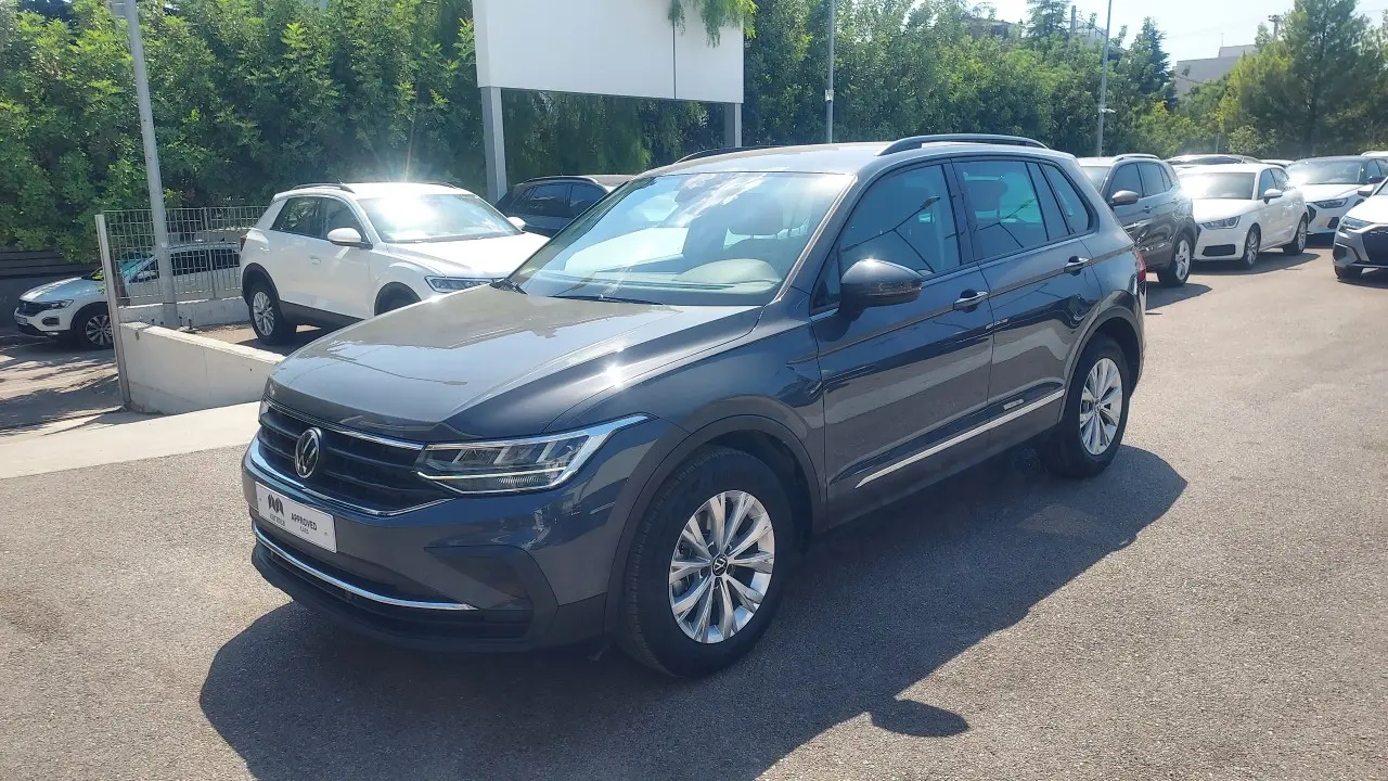 Volkswagen Tiguan - View 1