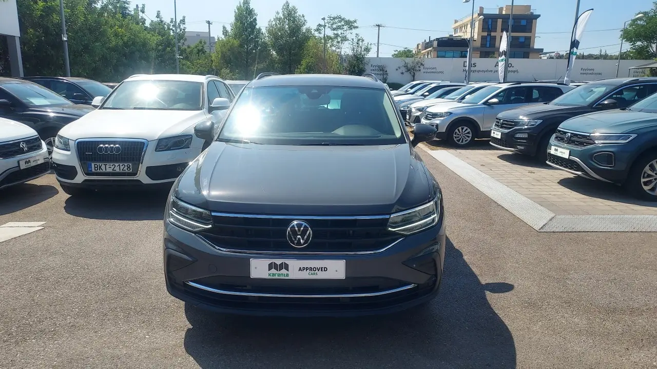 Volkswagen Tiguan - View 3