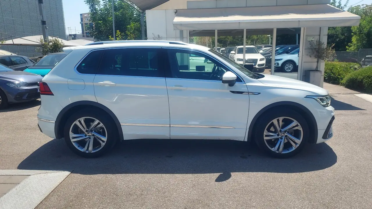 Volkswagen Tiguan - View 2